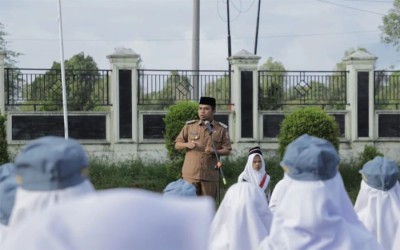 Wawako jadi pembina upacara di SMKN 3 Kota Solok